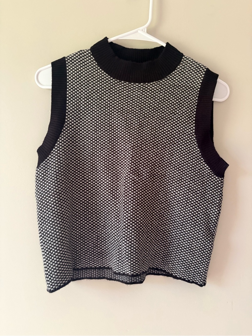 Women’s Small Checker Sweater Vest V-Neck Black and White Ribbed Knit Pullover